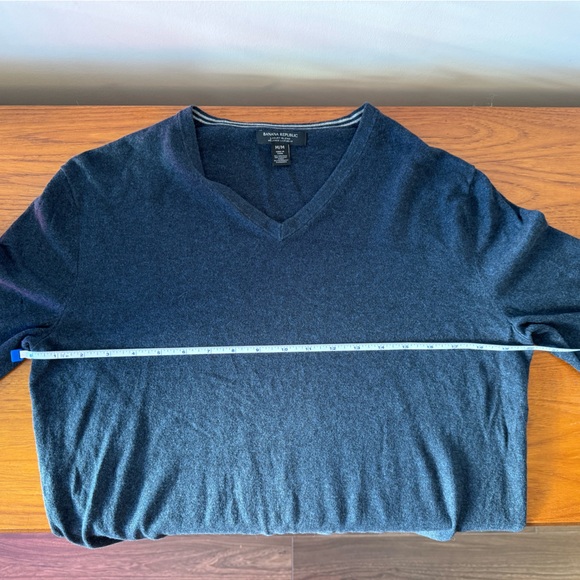 Banana Republic Sweater - Picture 3 of 5